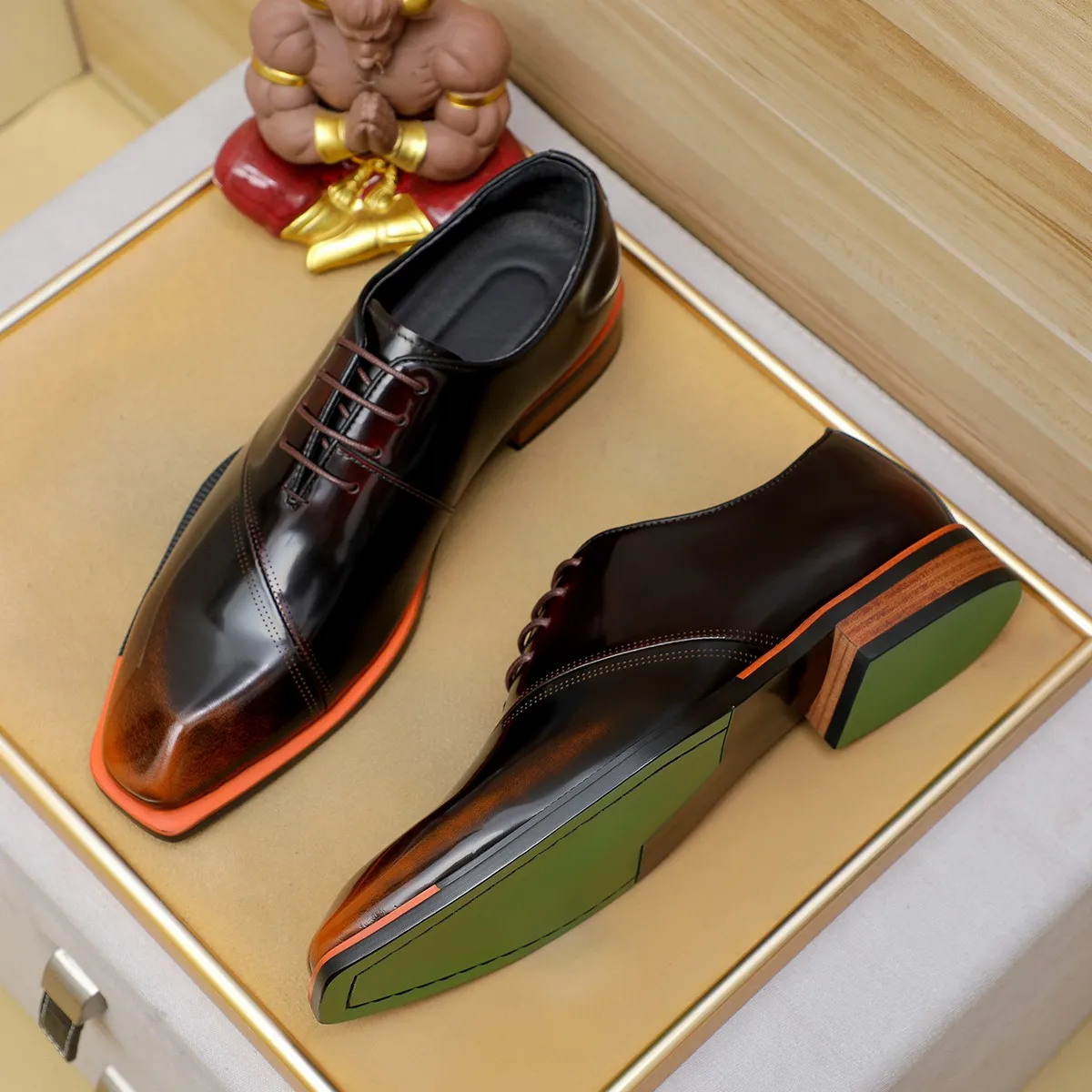 Men's shoes 💰620 💰 Louis Vuitton LV ® Autumn and Winter 🆕 models 🔛Full shoe counter First layer cowhide, 🐂leather lined casual shoes for men, super soft outsole, essential for driving. Counter synchronized original first layer cowhide completely 1:1 mold customization 🌹Top version, 2 colors available! Number: 38-45 (37.46. Customized)